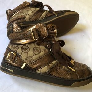 Michael Kors Shoes High  Top  Sneakers MK Logo Size 7.5